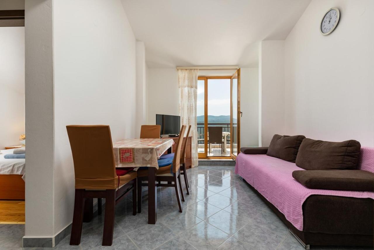 Apartments Pino Rabac Exterior photo